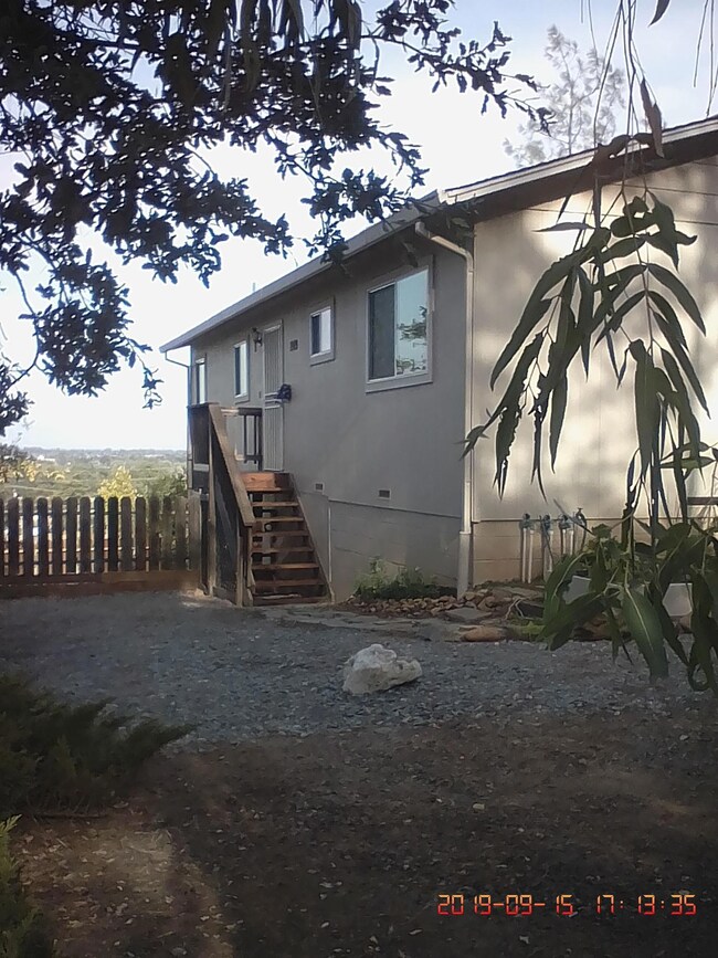 1909 Grandview Ave, Redding, CA 96001 - photo 4