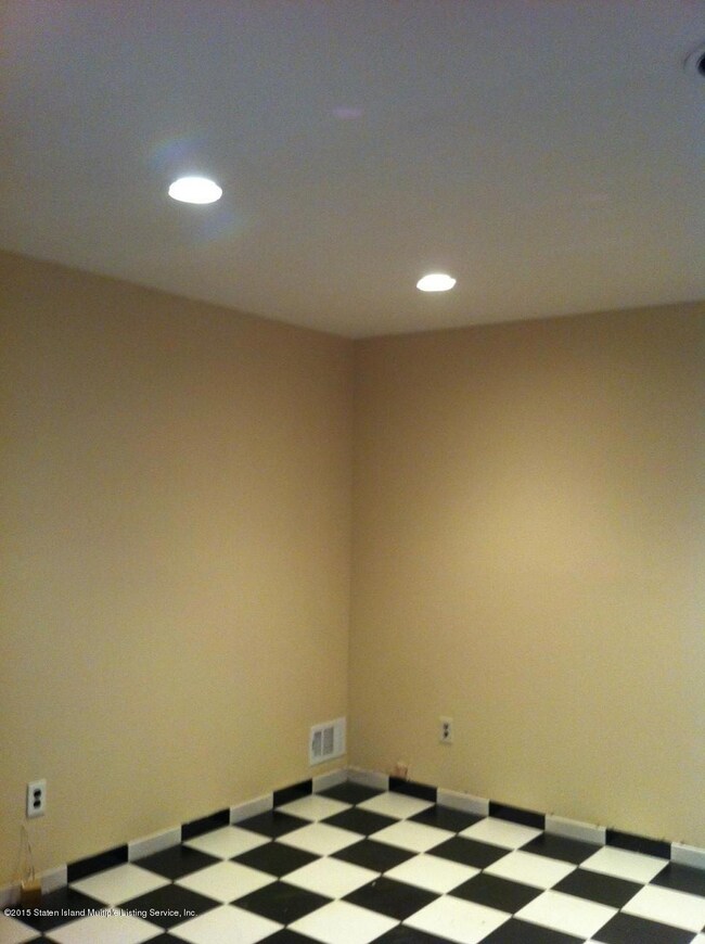 41 Stonegate Dr unit 246, Staten Island, NY 10304 - photo 3