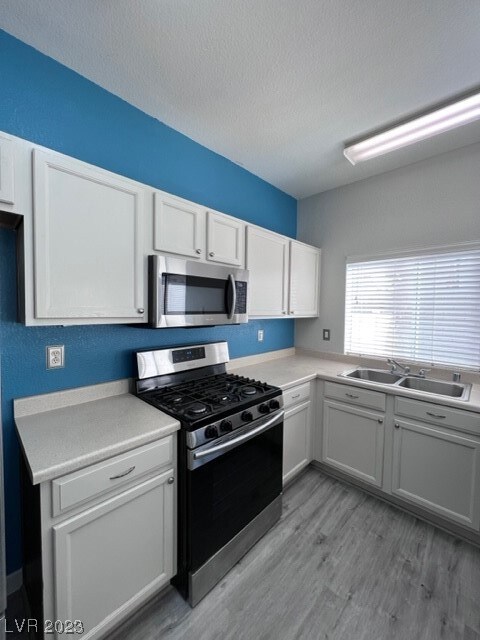 2576 Lazy Saddle Dr, Henderson, NV 89002 - photo 5