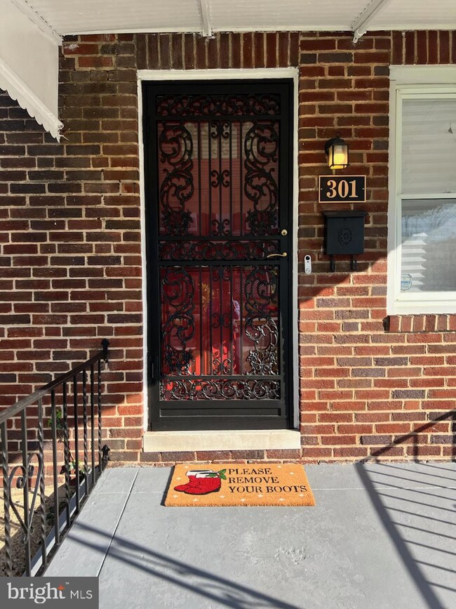 301 Mount Holly St, Baltimore, MD 21229 - photo 2