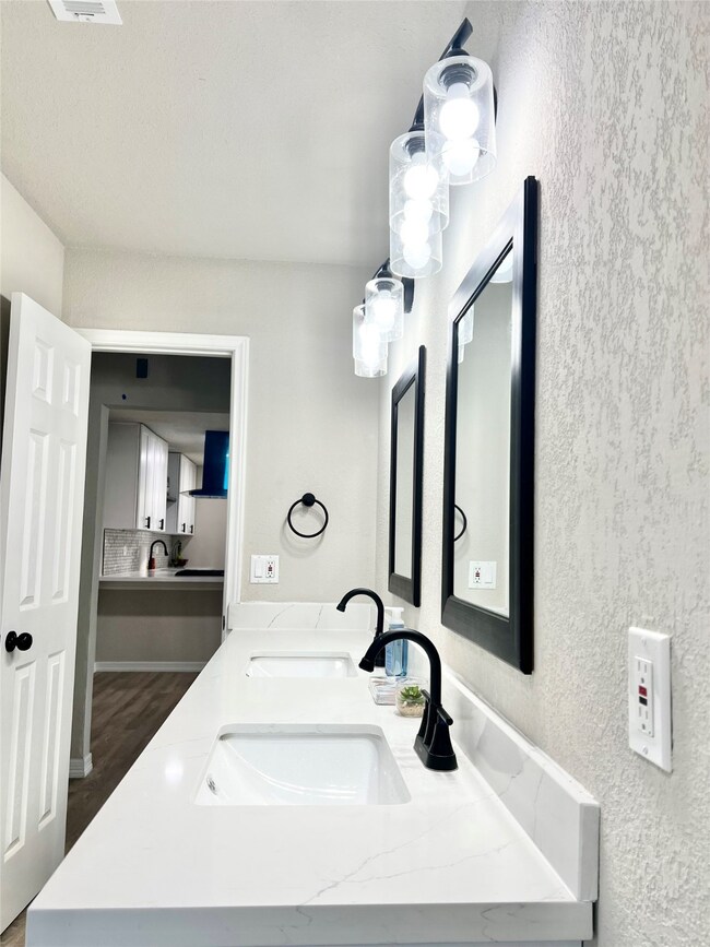 2135 Deerhurst Ln, Houston, TX 77088 - photo 4