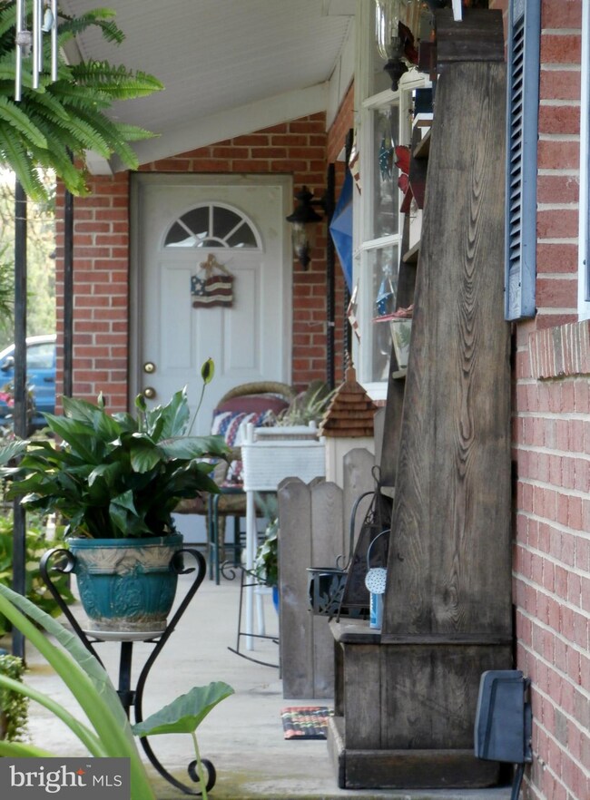 10997 Horseshoe Dr, Frederick, MD 21701 - photo 2