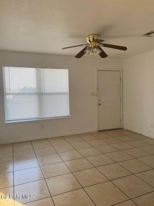 3801 Gateway South Blvd Unit B Blvd unit B, El Paso, TX 79930 - photo 7