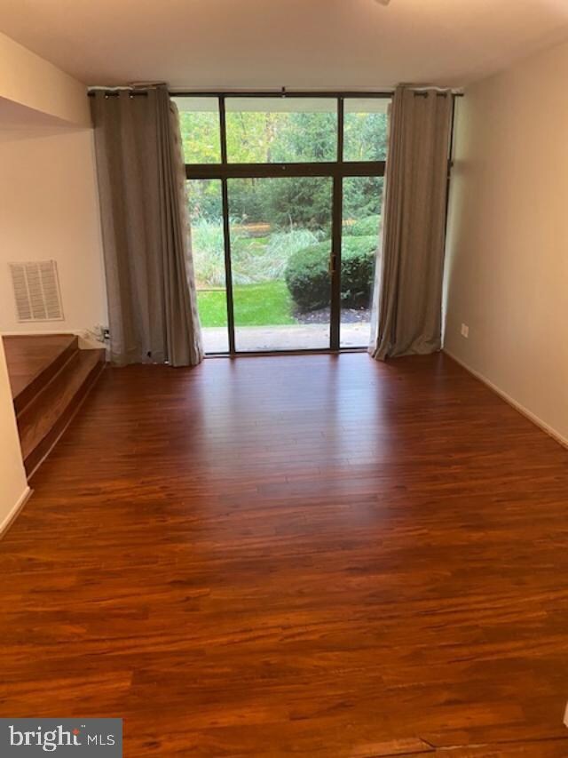 1621 Parkcrest Cir unit 100, Reston, VA 20190 - photo 5