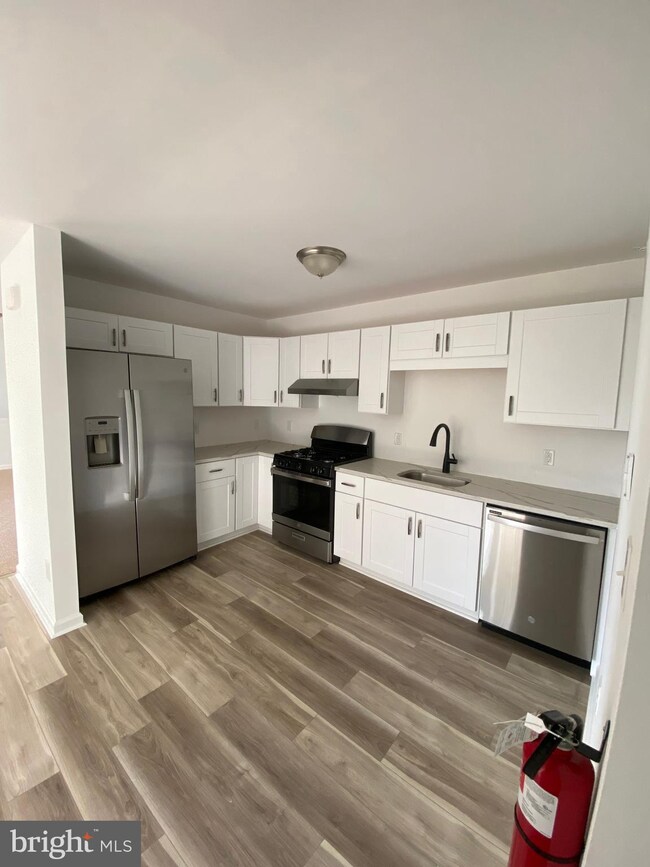 275 Green St unit 4P7, Beverly, NJ 08010 - photo 5