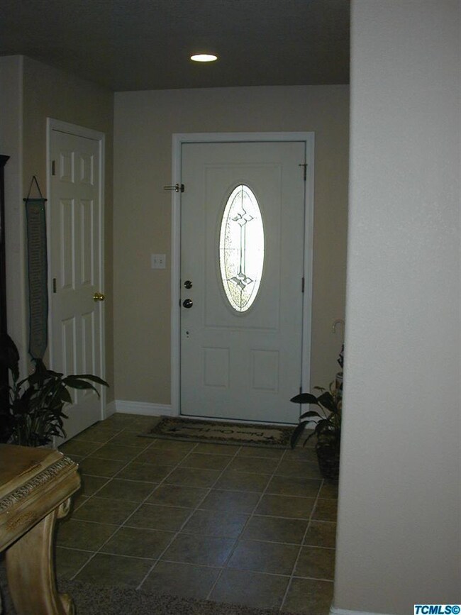 Large tiled entry with plenty of room to