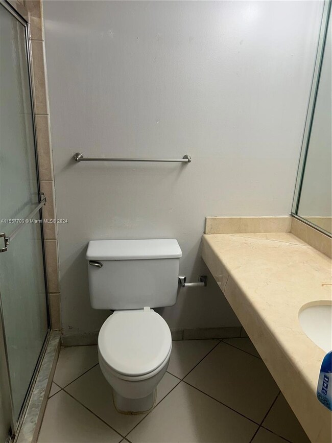 Aquasol unit 14P, Miami Beach, FL 33141 - photo 4