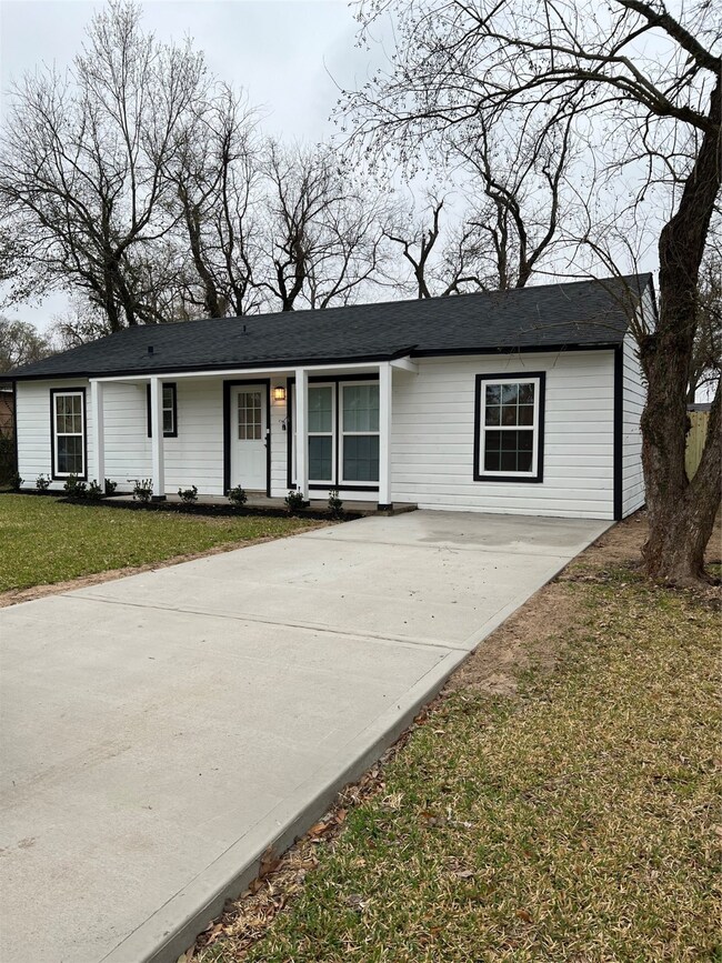 5226 Perry St, Houston, TX 77021 - photo 2