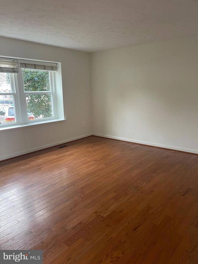 19033 Partridge Wood Dr, Germantown, MD 20874 - photo 5