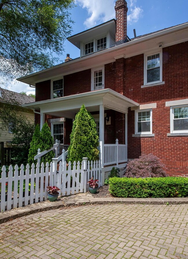 209 Blenheim Rd, Columbus, OH 43214 - photo 5