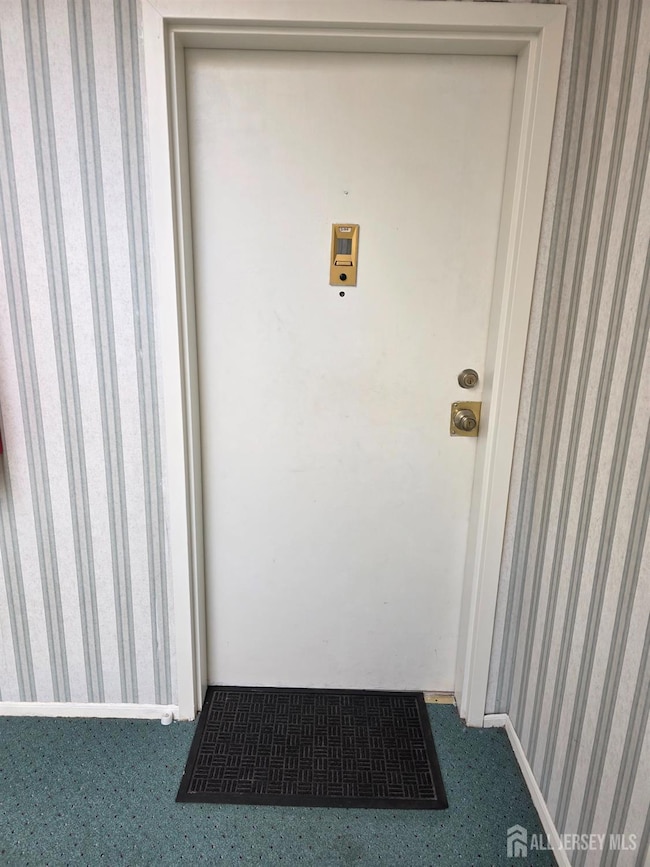 206 Sharon Garden Ct, Woodbridge, NJ 07095 - photo 5