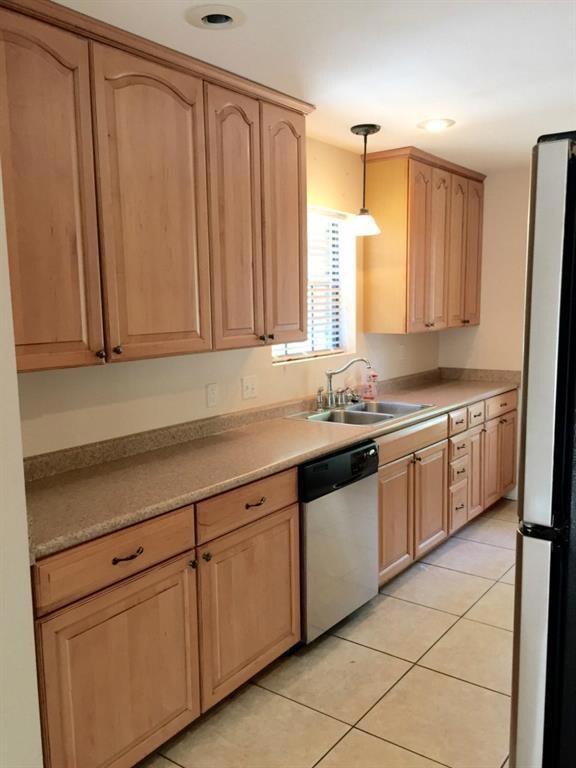 Updated Kitchen with beautiful wood cabinets and p