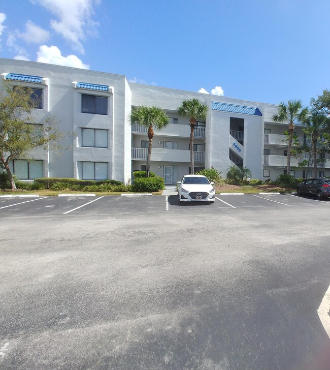 6800 N US Hwy 1
