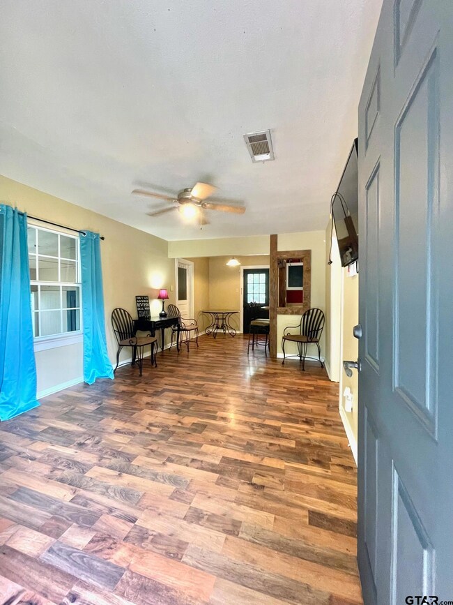 607 607 Turner St, Kilgore, TX 75662 - photo 4