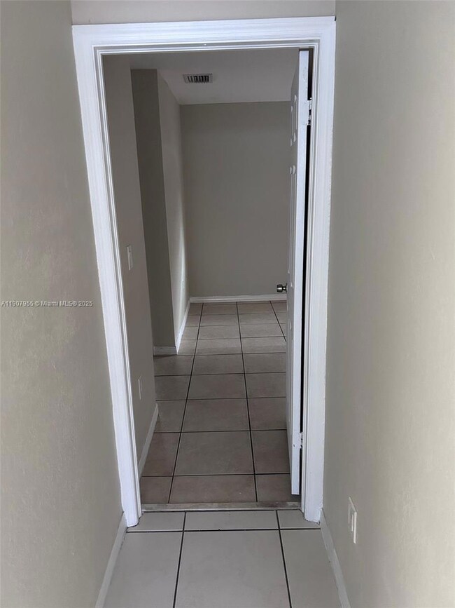 2860 W 80th St unit 1027, Hialeah, FL 33018 - photo 4