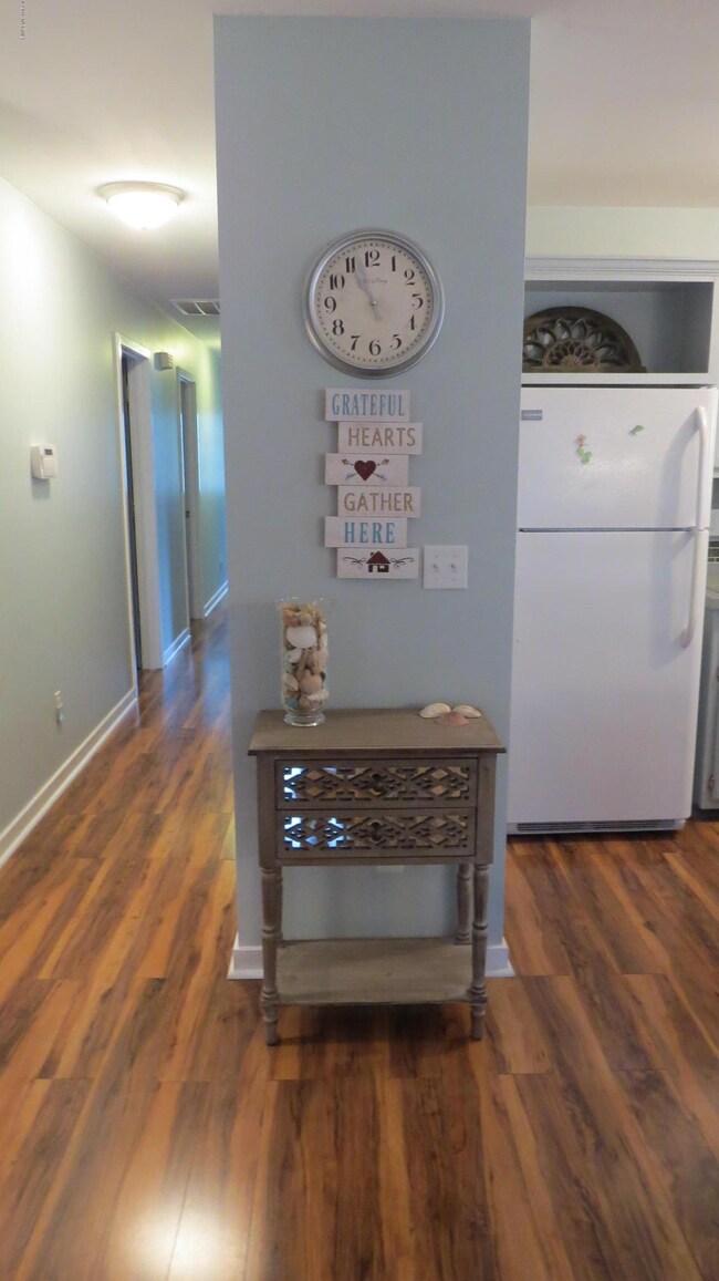 Divider Wall