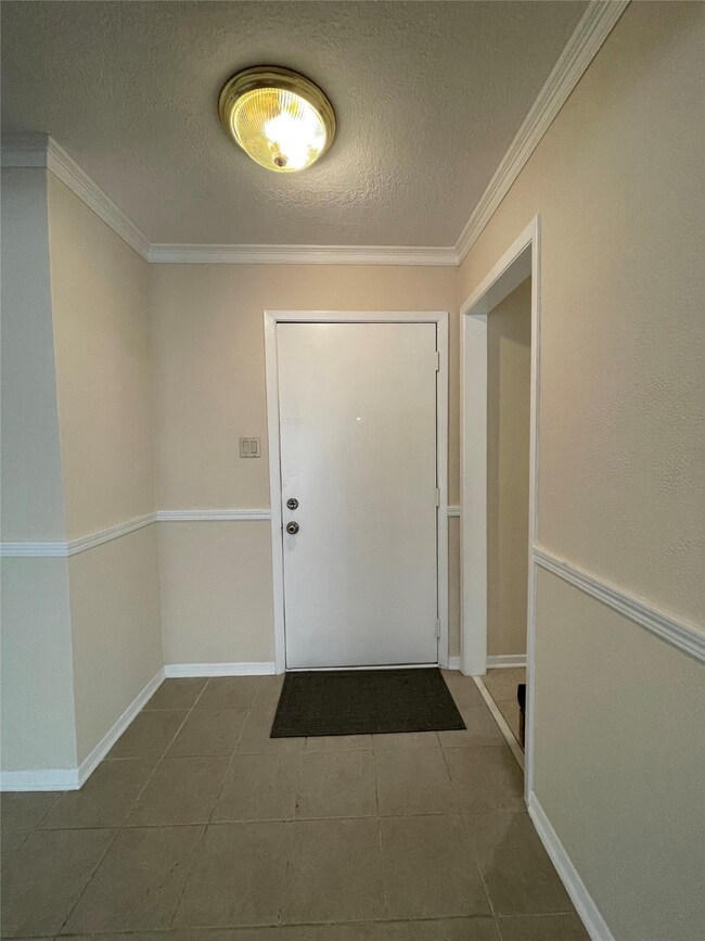 15307 Pebble Lake Dr, Houston, TX 77095 - photo 2