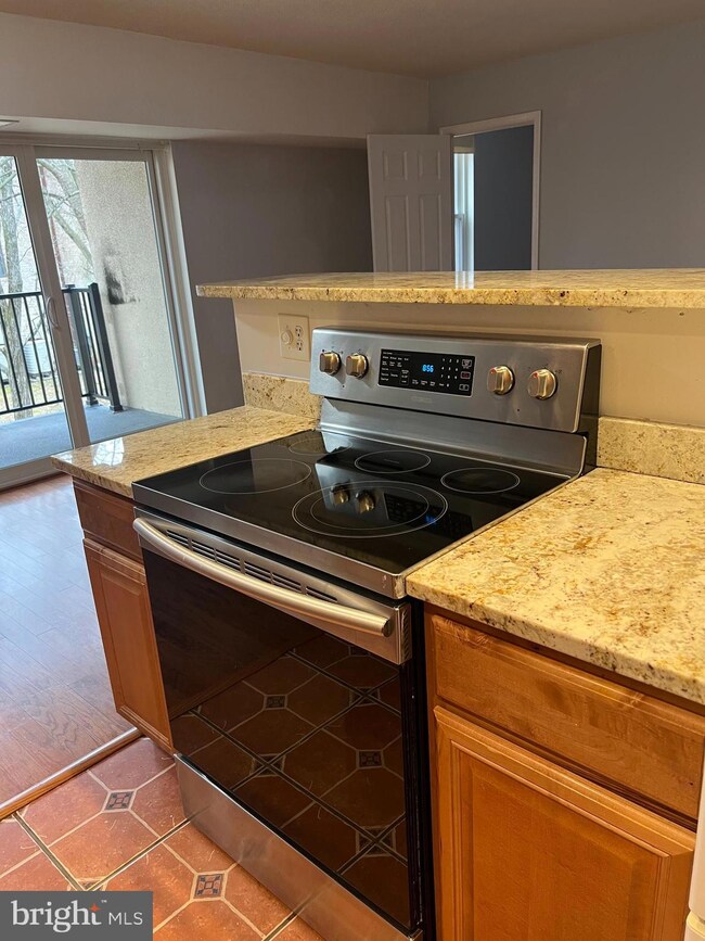 2228 Castle Rock Square unit 12C, Reston, VA 20191 - photo 4