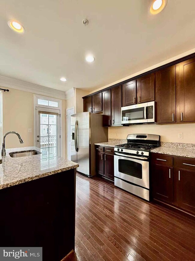 11918 Weybridge Ln, Germantown, MD 20876 - photo 6