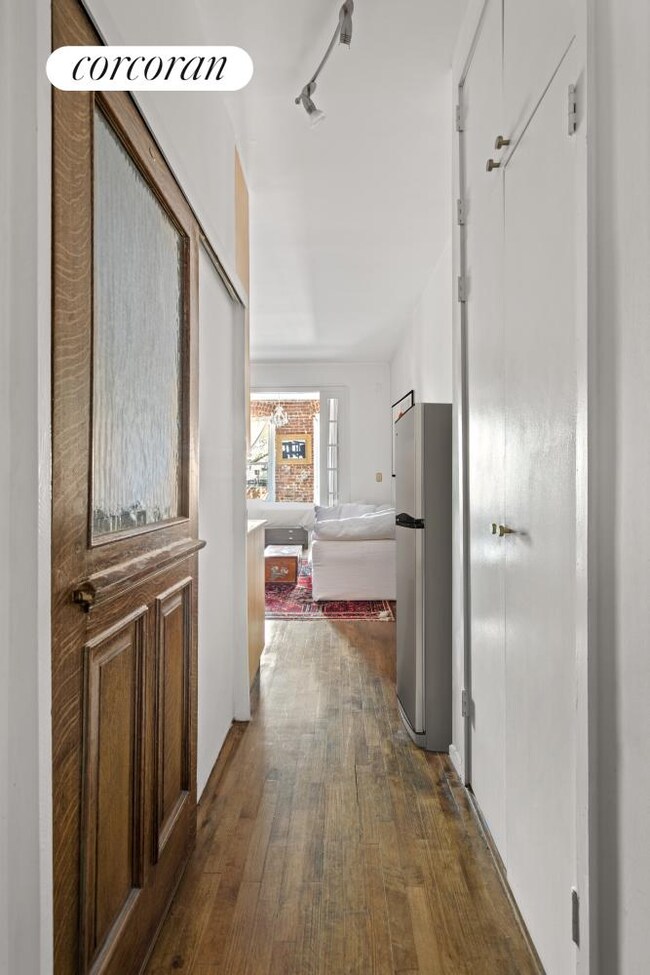 77 Perry St unit 4C, New York, NY 10014 - photo 5