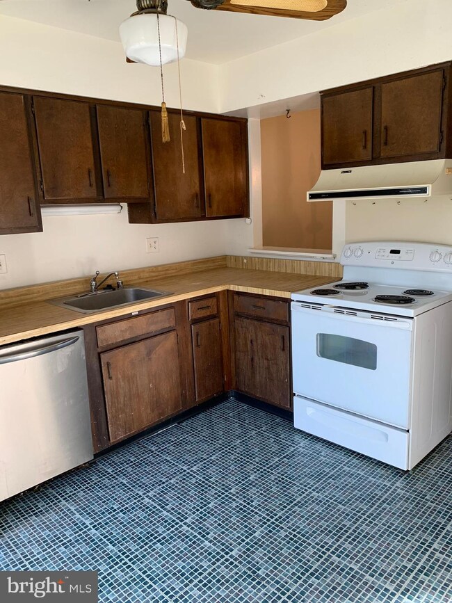 11949 Beltsville Dr, Beltsville, MD 20705 - photo 4