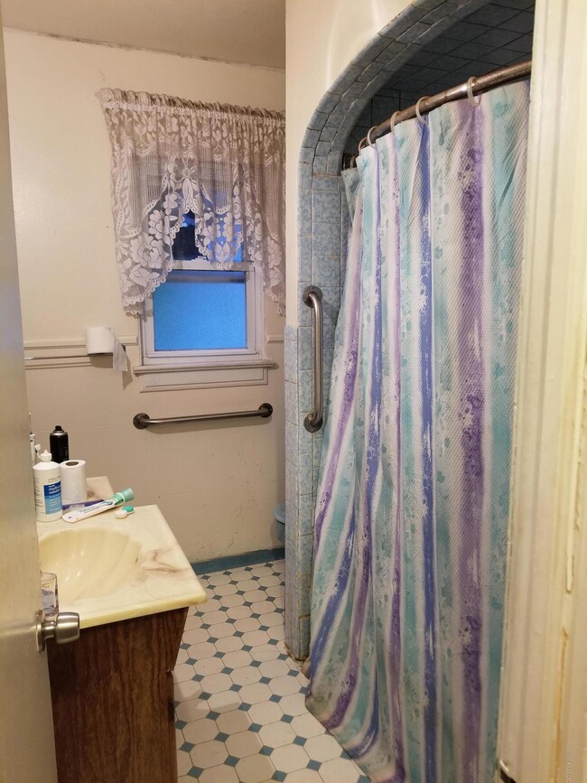 69 Perrin Ave, Shavertown, PA 18708 - photo 6