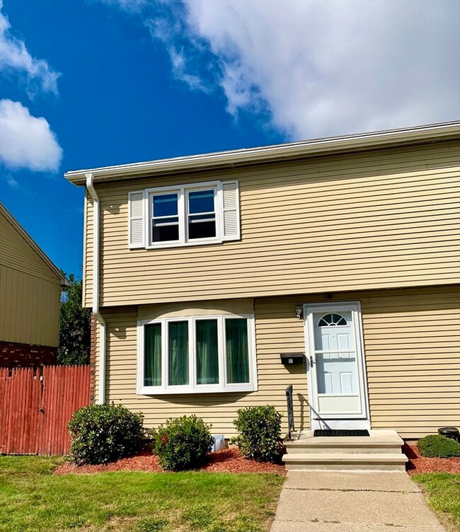 18 Yorktown Ct, Chicopee, MA 01020 - photo 2