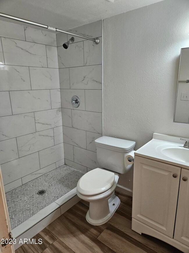 Lawrence Bathroom