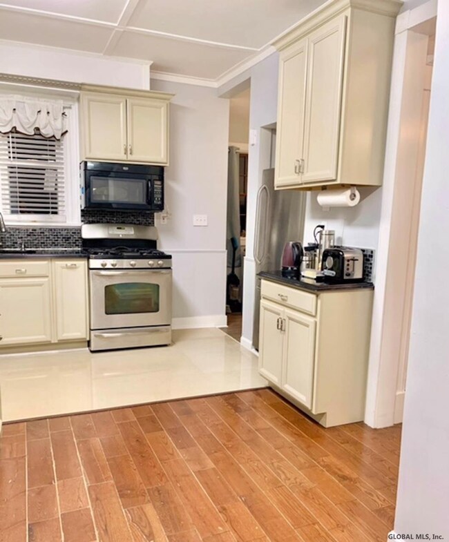 1036 Eastern Ave, Schenectady, NY 12308 - photo 6