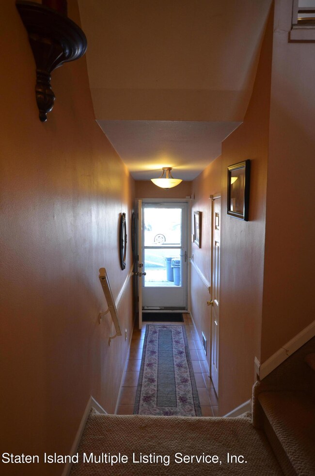 20 Simmons Ln, Staten Island, NY 10314 - photo 2