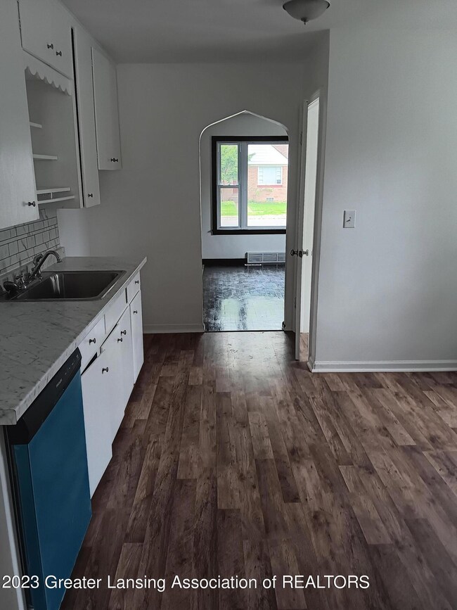 2008 Marion Ave, Lansing, MI 48910 - photo 4