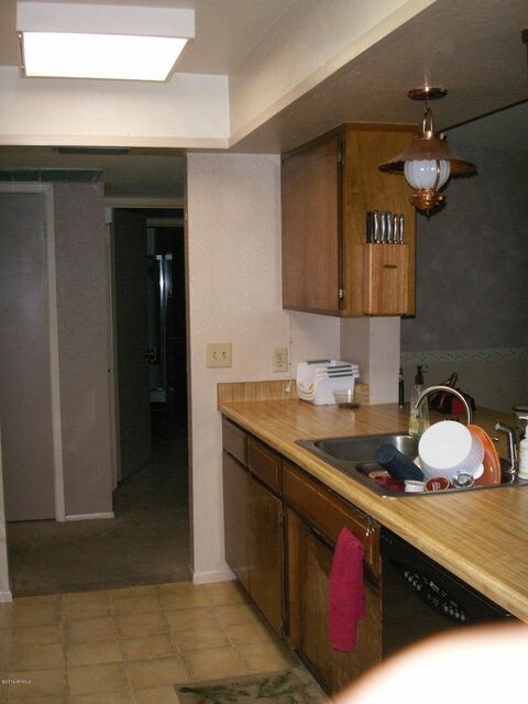 COUNTER WITH PASS THRU WINDOW