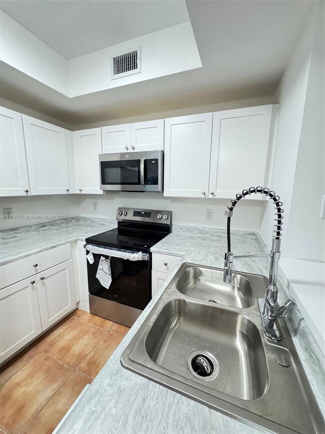 10170 SW 88th St unit 305, Miami, FL 33176 - photo 4