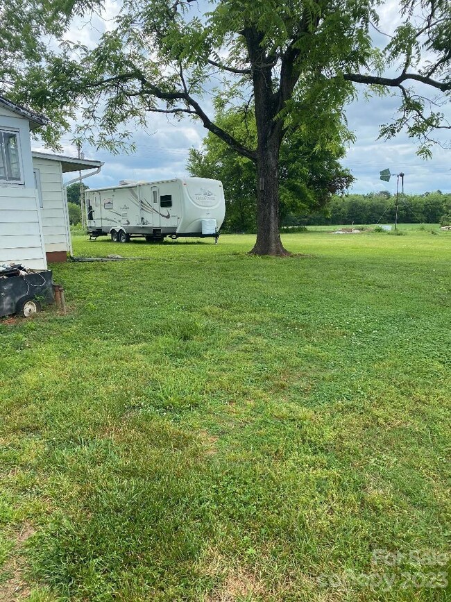 127 Reeves Rd, Statesville, NC 28625 - photo 6