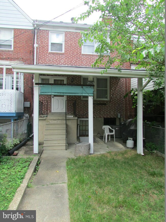 8628 Rock Oak Rd, Parkville, MD 21234 - photo 3