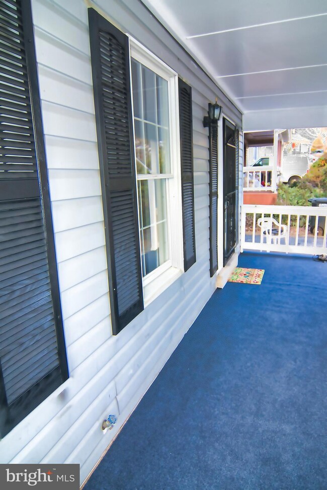 9150 Silchester Ct, Burke, VA 22015 - photo 3