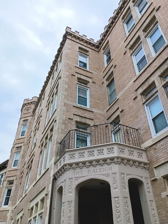 3 Englewood Ave unit 12, Brookline, MA 02445 - photo 2