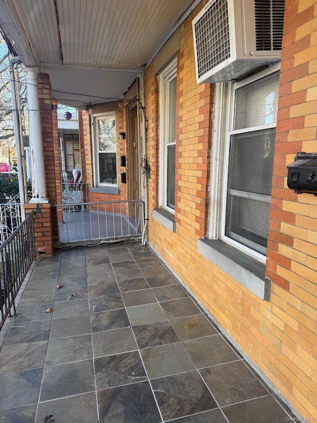 87-28 86th St, Jamaica, NY 11421 - photo 2