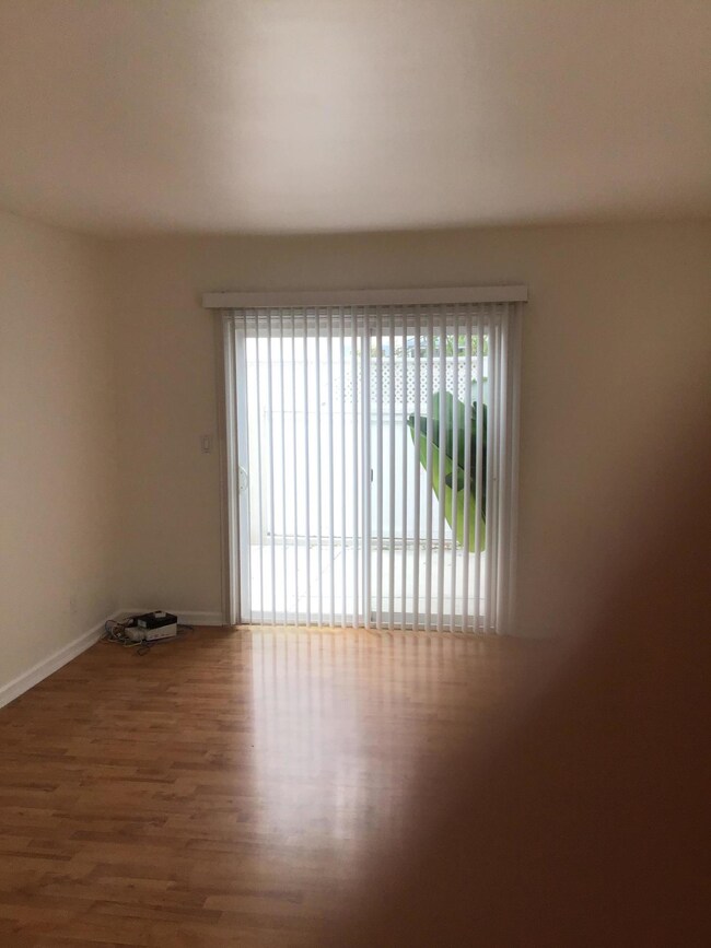 2308 Carnegie Ln unit D, Redondo Beach, CA 90278 - photo 3