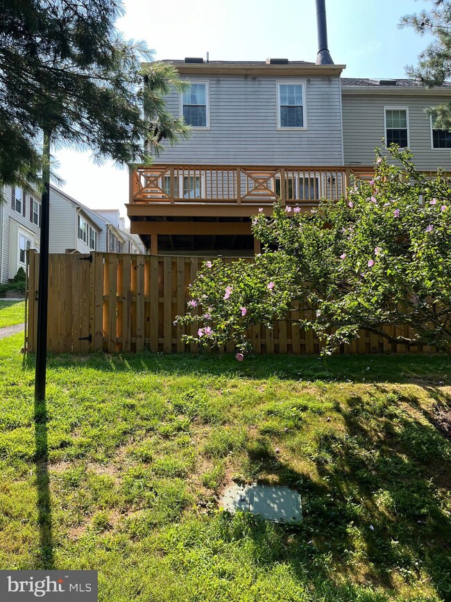 18740 White Sands Dr, Germantown, MD 20874 - photo 2