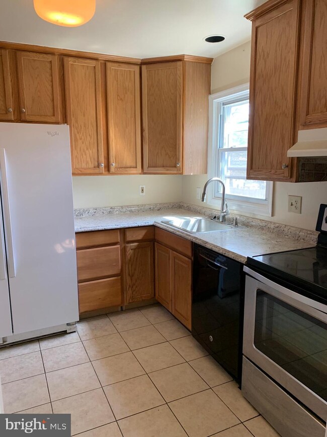 10013 Dubarry St, Glenn Dale, MD 20769 - photo 4