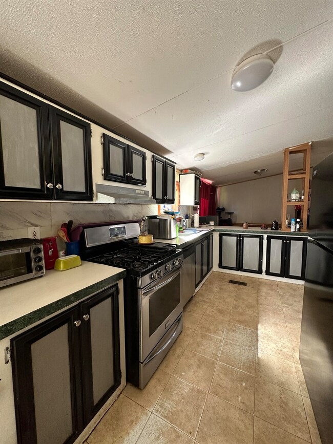 24 Avery Cir, Winchester, NH 03470 - photo 3