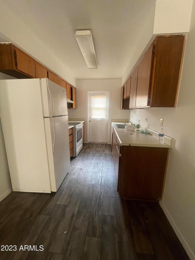 2854 E Capri Cir unit 101, Mesa, AZ 85204 - photo 2