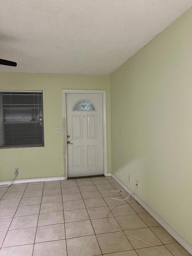 102 Sheffield E unit 102, West Palm Beach, FL 33417 - photo 2