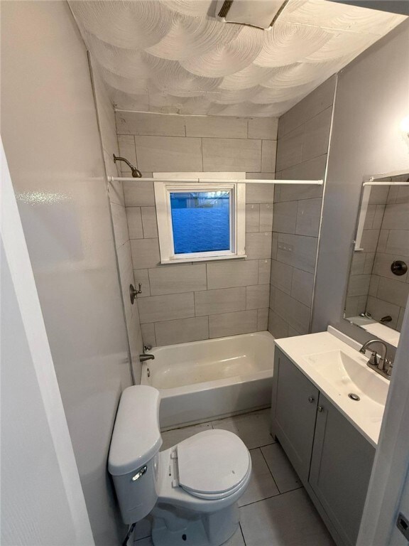 8 Humes St unit 2, Pawtucket, RI 02860 - photo 4