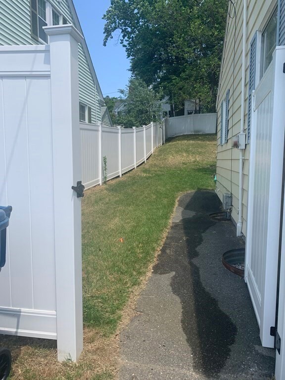 479 Riverside Dr, Lawrence, MA 01841 - photo 3