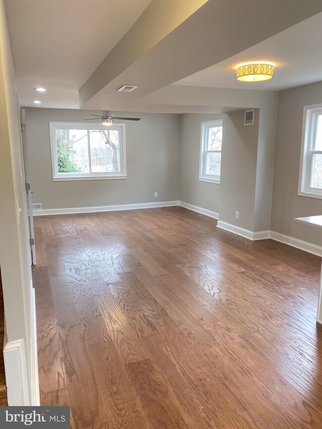 525 Hilltop Terrace SE, Washington, DC 20019 - photo 2