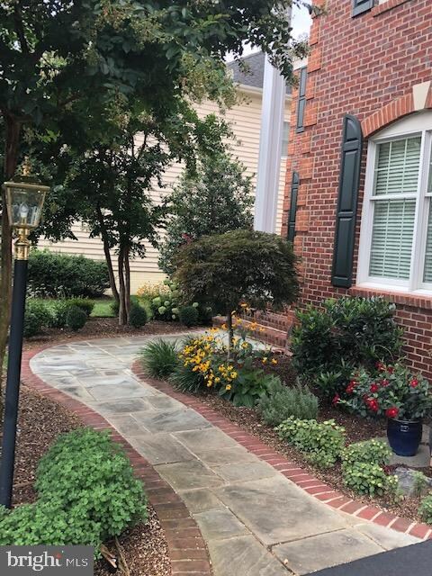 25327 Justice Dr, Chantilly, VA 20152 - photo 3