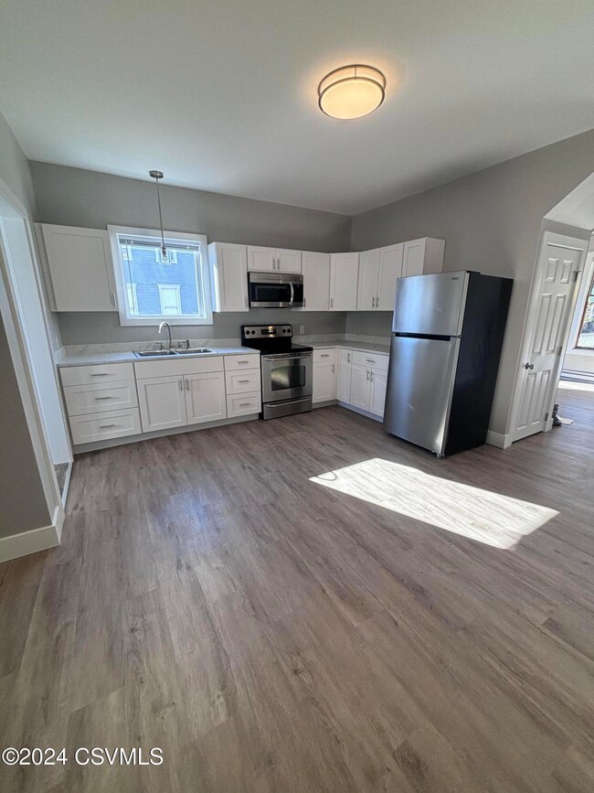 937 N Front St, Milton, PA 17847 - photo 4