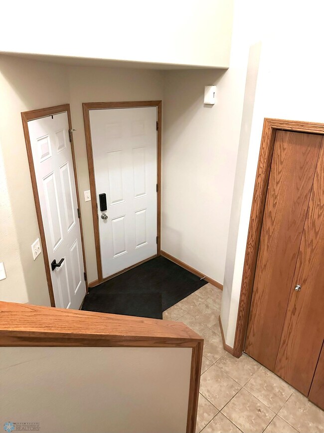 Foyer wit Closet